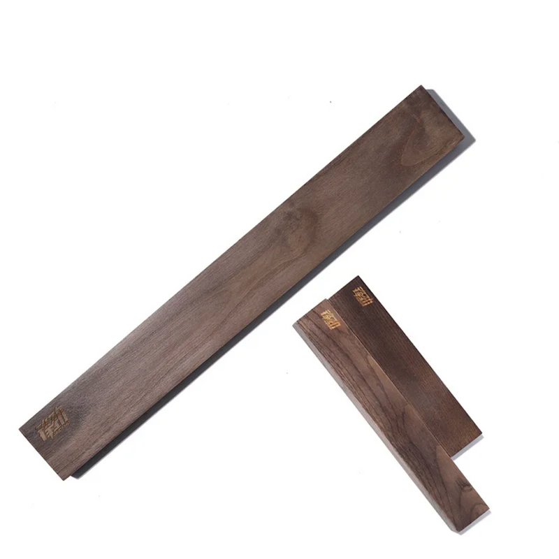 Magnetic wooden bar for knife